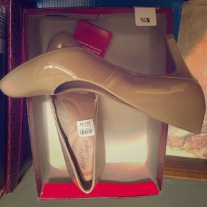 11w/ 12/ 13 Shiny nude Heels